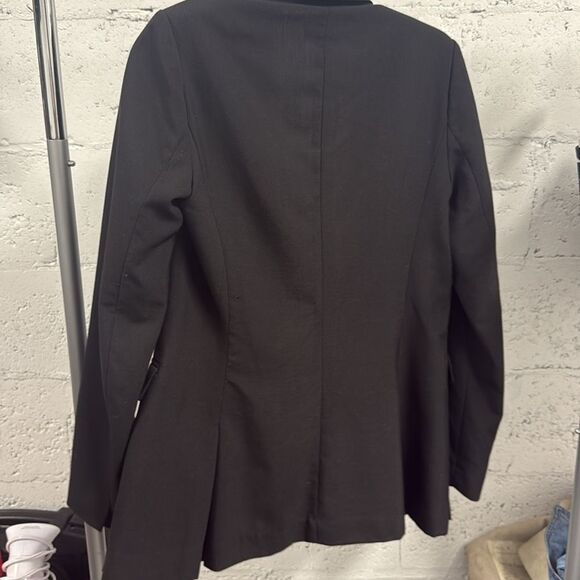Classic Black Blazer ZOA Size XS Black Lined Inside Lightly Padded Shoulders - Picture 2 of 4